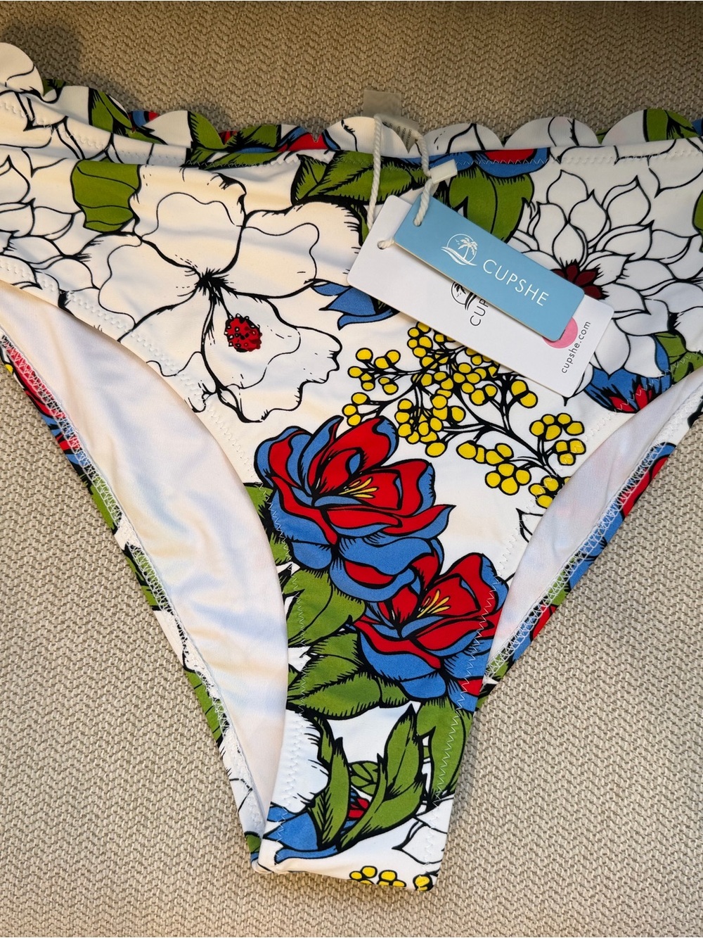 CUPSHE high waisted bikini bottoms size large. New with tags.